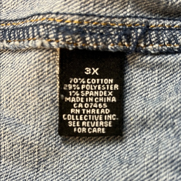 Five.By.Five Women’s Distressed Blue Denim Jacket With Girls on back Sz 3X - Picture 6 of 13